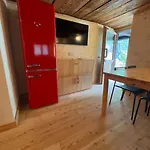 Stilish Wooden Fully Renovated Near The Lifts *