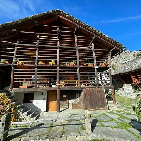 Stilish Wooden Fully Renovated Near The Lifts *