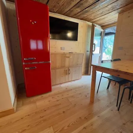 Stilish Wooden Fully Renovated Near The Lifts *