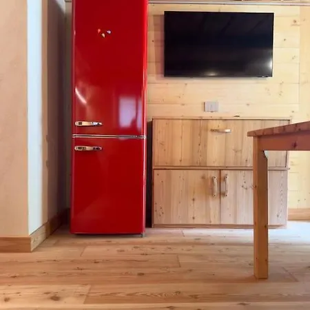 Stilish Wooden Fully Renovated Near The Lifts